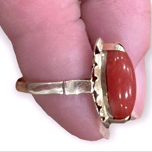 𝅺14K gold and natural coral ring - Picture 3 of 3